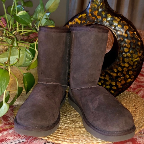 UGG Classic Short Boots - Picture 9 of 10
